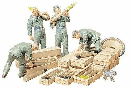 Tamiya 35188 German Tank Ammo-Loading Crew - 1:35