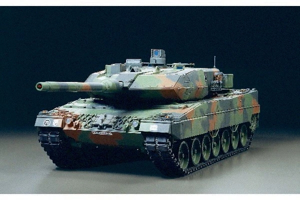 Tamiya 56020 R/C LEOPARD 2A6 w/Option Kit 1/16