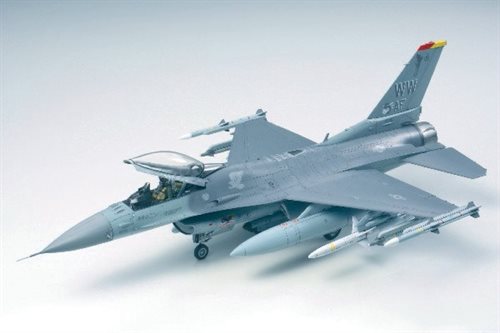 Tamiya 61098 F-16 CJ FIGHTING FALCON 1/48