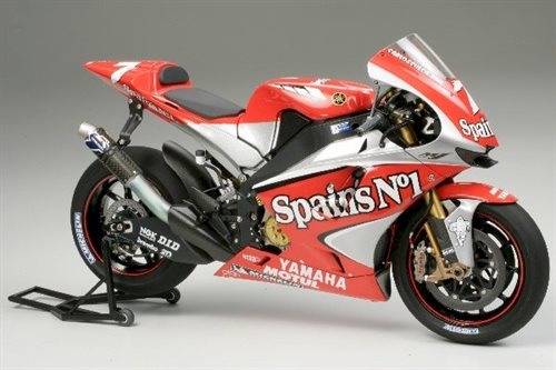 Tamiya 14100 Yamaha YZR-M1 '04 No.7/No.33 1/12