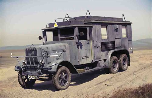 ICM 35467 Henschel 33 D1 Kfz.72 WWII German Radio Communication Truck 1/35