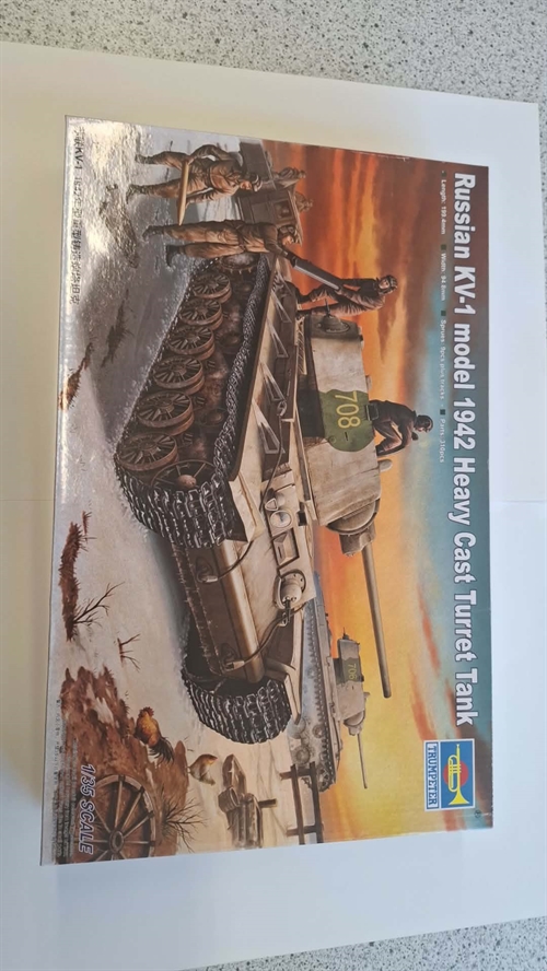 Trumpeter 00359 Russian KV-1 model 1942 Heavy Cast Turret Tank