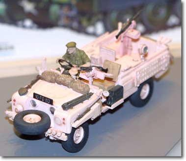 Tamiya 35076 SAS Land Rover "Pink Panther" - 1:35