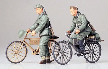 Tamiya 35240 German Soldiers w/Bicycles - 1:35