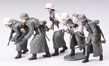 Tamiya 35256 German Assault Infantry w/Winter Gear - 1:35