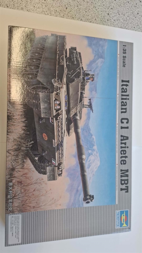 Trumpeter 00332 Italian C1 Ariete MBT 