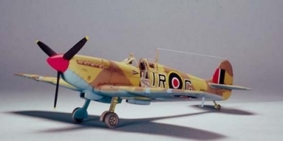 Tamiya 61035 Supermarine Spitfire Mk.Vb Trop
